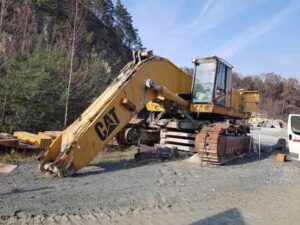 Excavator caterpillar 375 – alkatrészek és forgókorona – maros