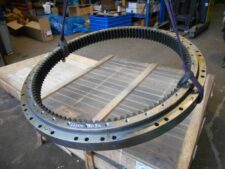 Forgókorona Kobelco kotrógépekhez SK135, SK170, SK210, SK250, SK290, SK330 és egyéb modellekhez
