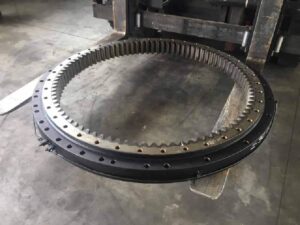 Forgókorona komatsu pc210-11 kotrógéphez