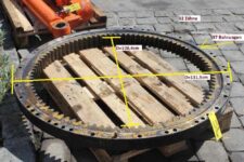 Forgókorona Hitachi ZX 190W-11 kotrógéphez, 92 fog, átmérő 131,5 cm