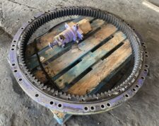 Forgókorona Hitachi ZX350 kotrógéphez és hidraulikus motor