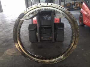 Forgókorona caterpillar 320l kotrógéphez – alkatrész