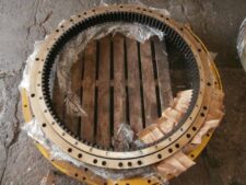 Komatsu PC350 kotrógép forgókorona