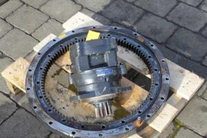 Forgatókorona és hajtómű yanmar vio30 minikotróhoz