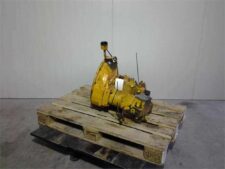 Liebherr L531 használt váltódoboz, raklapra téve