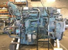 Teljes motor Volvo D11K330 325LE teherautóhoz
