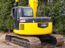Alkatrészek bontott Komatsu PC128us kotrógéphez