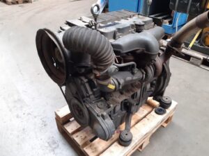 Deutz bf4l2011 motor rakodógépre, oldalsó nézet