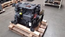 Deutz BF4M2012-15 motor fa raklapon szerelve