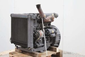 Deutz f3m2011-12 motor – jobb oldali nézet, raklapra szerelve