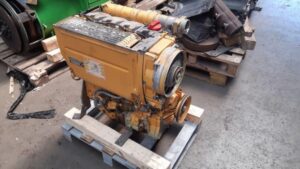 Deutz f4l1011 motor használt, sárga festett, raklapos