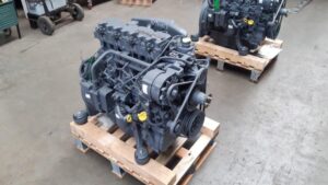 Deutz td2011l04w-12 motor raklapos raktárban