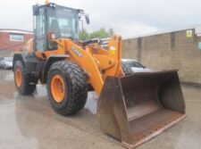 Buldoexcavátor Case 721F – felújított motor, hidraulikus elosztó, sebességváltó