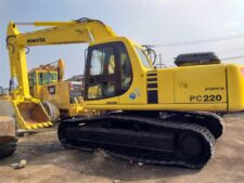 Komatsu Avance PC220 kotrógép bontás