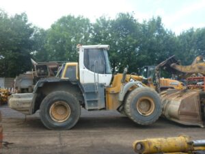 Liebherr l550 homlokrakodó bontott alkatrészek