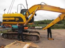 JCB JS130LC kotrógép bontás – alkatrészek és komponensek