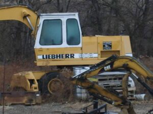Liebherr 902 gumikerekes kotrógép bontása