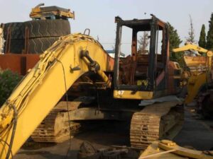 Alkatrész bontás caterpillar 320 bl kotrógéphez