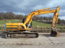 JCB JS220 kotrógép bontás