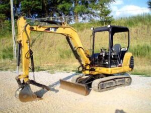 Alkatrészek caterpillar 303. 5 mini kotrógéphez, bontott állapotban
