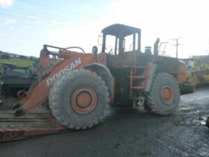 Doosan dl500 homlokrakodó bontás