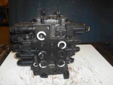 Kawasaki hidraulikus elosztó New Holland E135SR-hez