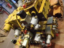 Linde hidraulikus elosztó Furukawa W730SL-hez
