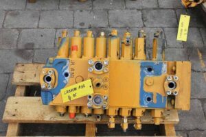 Liebherr a312 kotrógép elosztó bontott alkatrész