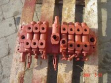Hydraulikus elosztó Atlas 1302-11 géphez