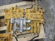 Caterpillar 317-317L hidraulikus elosztó