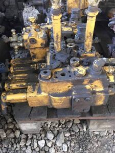 Hidraulikus elosztó caterpillar 320-11 kotrógéphez