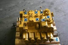 Caterpillar 345D hidraulikus elosztó