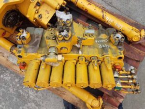 Liebherr a912 hidraulikus elosztó – 1. Kép
