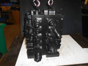 Hidraulikus elosztó kobelco sk135 kotrógéphez