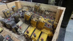 Hidraulikus elosztó caterpillar 215 kotrógéphez