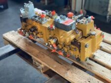 Hidraulikus elosztó Caterpillar 324 E kotrógéphez
