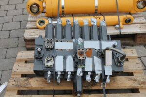 Liebherr a 934 c kotrógép hidraulikus elosztó