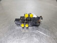 Hidraulikus elosztó Kubota KX 101 kotrógéphez