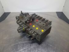 Hidraulikus elosztó Kubota KX71-3 minikotróhoz