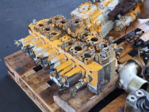 Hidraulikus elosztó liebherr r 912 kotrógéphez