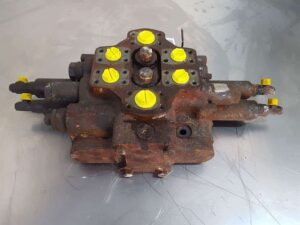 Komatsu wa 320 homlokrakodó hidraulikus elosztó
