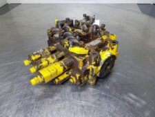 Hidraulikus elosztó Komatsu WA270-3 homlokrakodóhoz