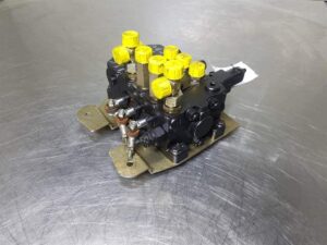 Volvo l25b homlokrakodó hidraulikus elosztó