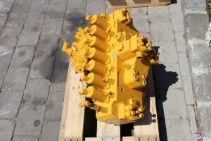 Liebherr 900 litronic kotrógép hidraulikus elosztó