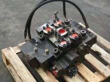 Hidraulikus elosztó Volvo L180-hoz