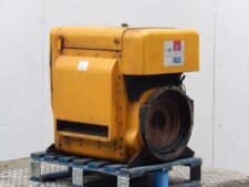 Használt Hatz 3L41C dízelmotor, sárga burkolattal, raklapra szerelve