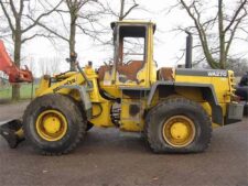 Komatsu WA270 homlokrakodó – használt alkatrészek