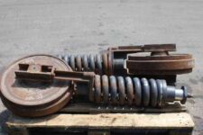 Láncfeszítő Volvo EC160 kotrógéphez – bontott alkatrész