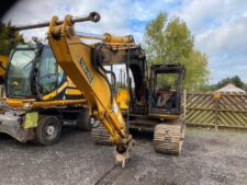Alkatrész bontás JCB JS130 kotrógép 2003-ból