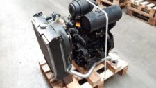John Deere 3TNV70 dízelmotor hűtővel és légszűrővel